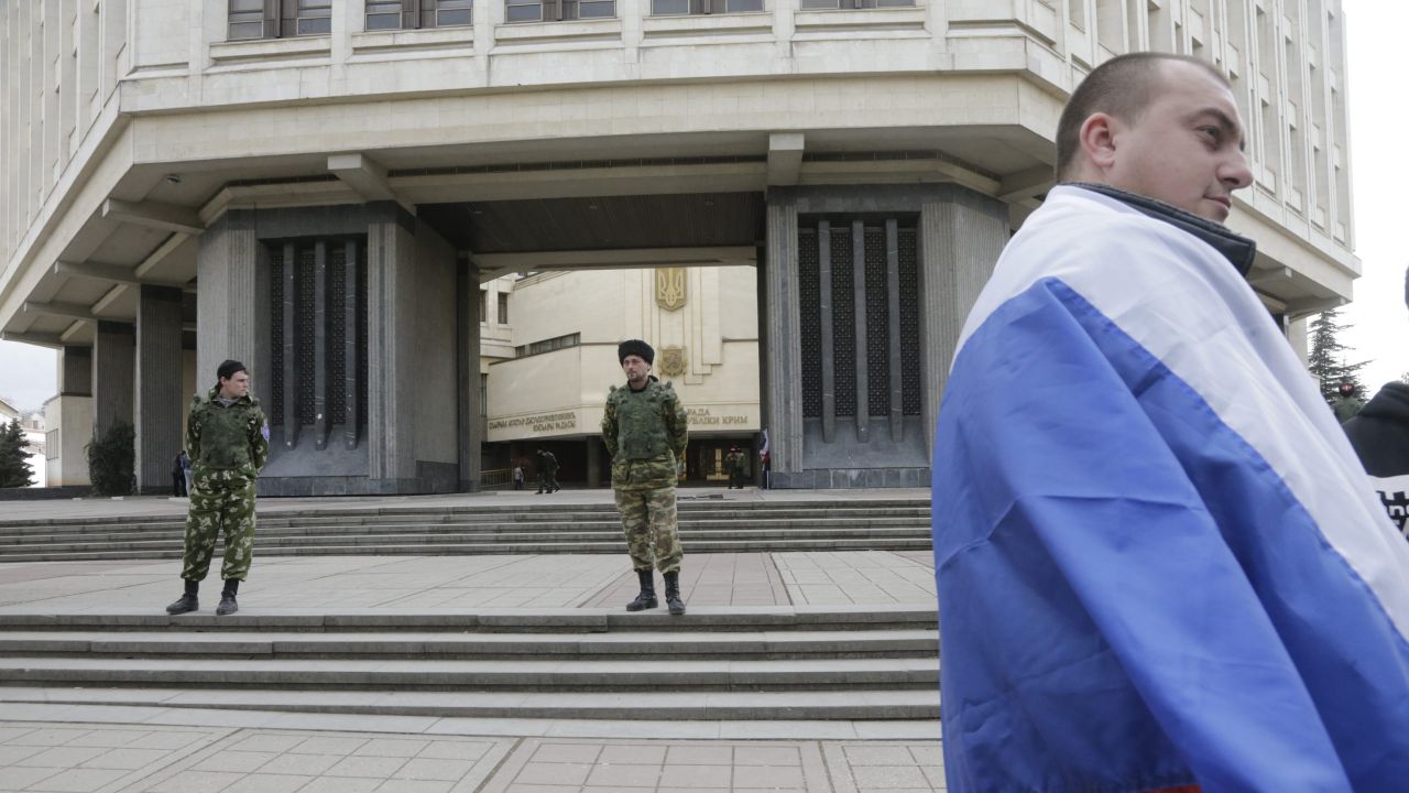 Prorosyjskie władze Krymu zaplanowały referendum na 16 marca (fot. 	PAP/EPA/MAXIM SHIPENKOV)