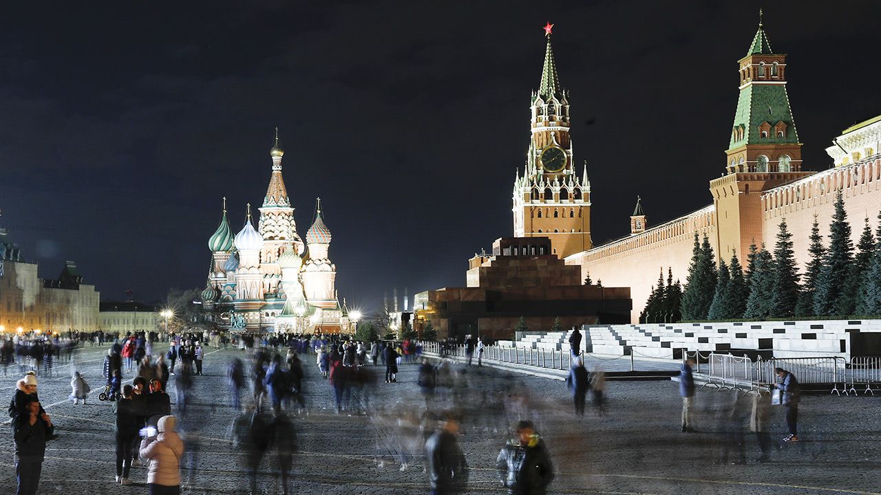 Rzecznik Kremla oznajmił, że Rosja odpowie na sankcje „według zasady wzajemności” (fot. Sefa Karacan/Anadolu Agency via Getty Images) Rzecznik Kremla oznajmił, że Rosja odpowie na sankcje „według zasady wzajemności” (fot. Sefa Karacan/Anadolu Agency via Getty Images)
