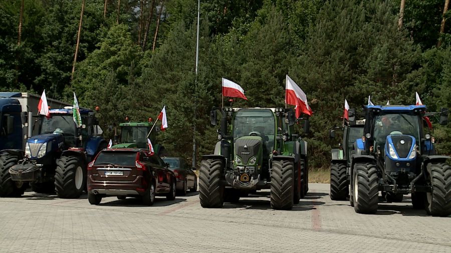 Traktory ruszyły z miasta. Rolnicy jadą na granicę