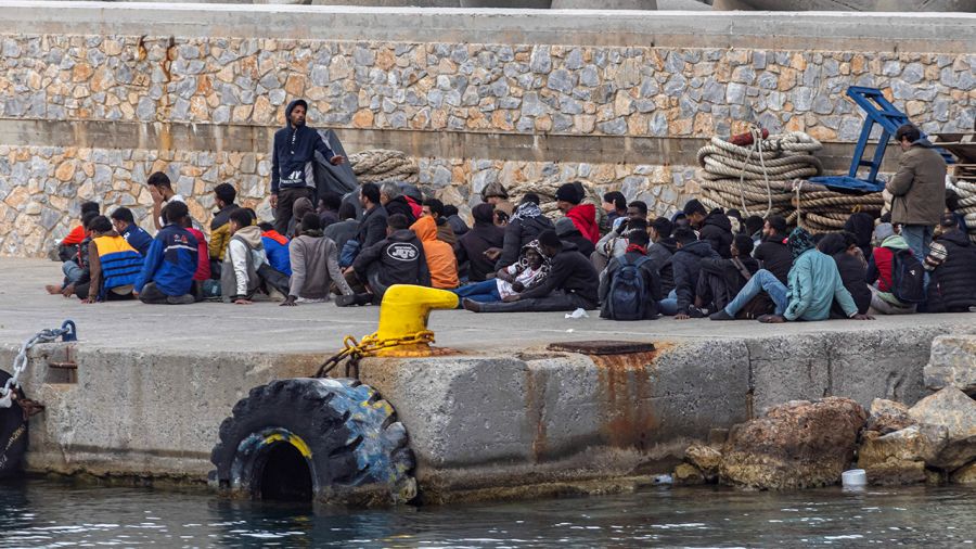 Napływ migrantów na greckie wyspy jest zbyt duży (fot. Nicolas Economou / Reuters / Forum)