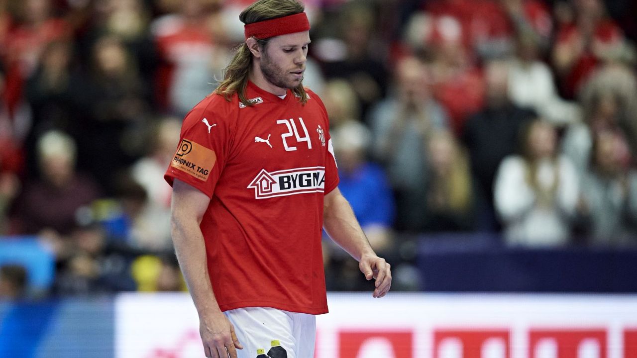 Rozgrywający Mikkel Hansen i jego koledzy sensacyjnie pożegnali się z turniejem już po pierwszej rundzie (fot. Getty)