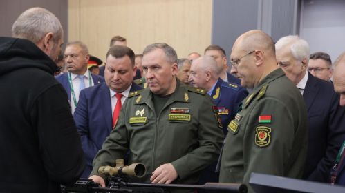 Міністр абароны Беларусі генерал-лейтэнант Віктар Хрэні на XII Міжнароднай выстаўцы ўзбраення і вайсковай тэхнікі «Мілекс-2025». Менск, Беларусь. 21 траўня 2025 года. Фота: Министерство обороны Республики Беларусь / Telegram