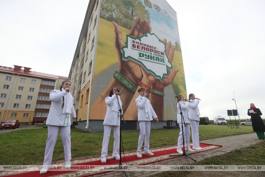 Адкрыццё муралу «Будучыня Беларусі ў тваіх руках». Фота: БелТА