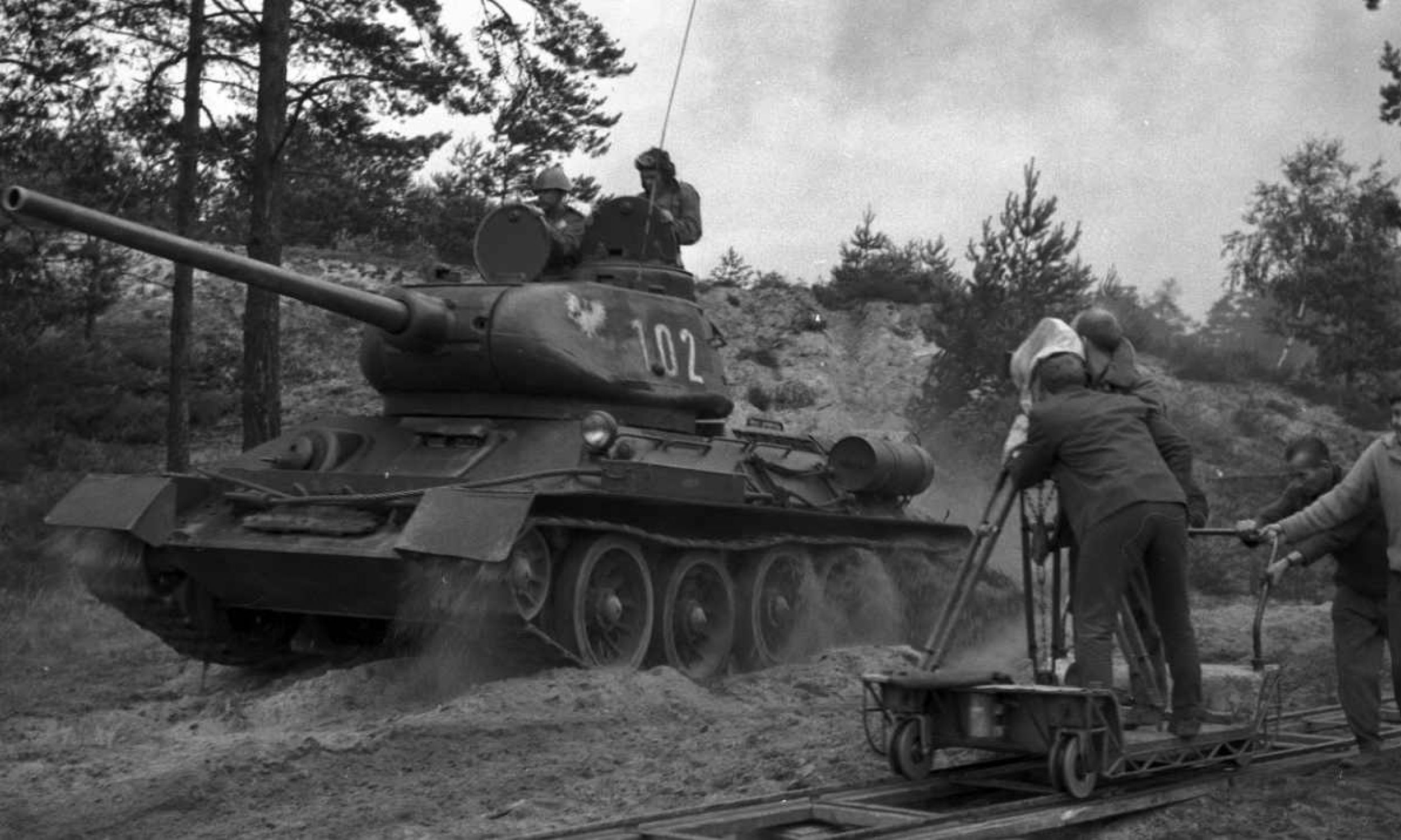 Czołg T-34, bohater serialu  „Czterej pancerni i pies” na filmowym planie. Fot. TVP