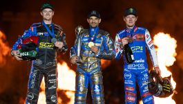 Podium żużlowego Grand Prix. Od lewej Brady Kurtz, Bartosz Zmarzlik i Dan Bewley (fot. PAP). Podium żużlowego Grand Prix. Od lewej Brady Kurtz, Bartosz Zmarzlik i Dan Bewley (fot. PAP).