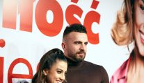 Fot. Ewa Kalinowska/Maja Hyży z partnerem na premierze filmu "Miłość jest blisko"