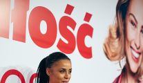 Fot. Ewa Kalinowska/Ola Szwed na premierze filmu "Miłość jest blisko"