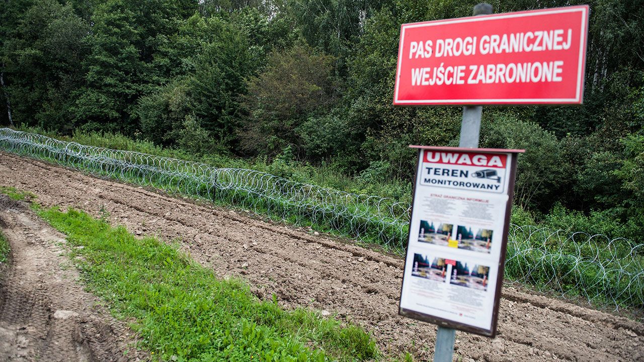 Ponad 3 tys. żołnierzy chroni granicę Polski z Białorusią (fot. Attila Husejnow/SOPA Images/LightRocket via Getty Images) Ponad 3 tys. żołnierzy chroni granicę Polski z Białorusią (fot. Attila Husejnow/SOPA Images/LightRocket via Getty Images)