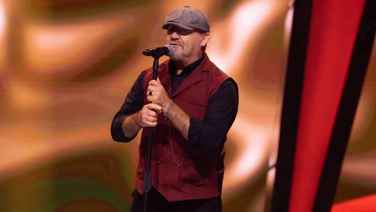 Ryszard Lewandowski awansował do półfinału „The Voice Senior” po tym, jak zaprezentował swoją wersję „Stumblin’ in” Chrisa Normana & Suzi Quatro. Fot. Arsen Petrovych/ TVP