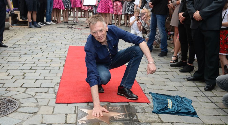 Artysta został uhonorowany w Alei Gwiazd Festiwalu Polskiej Piosenki (fot. J. Bogacz/TVP)