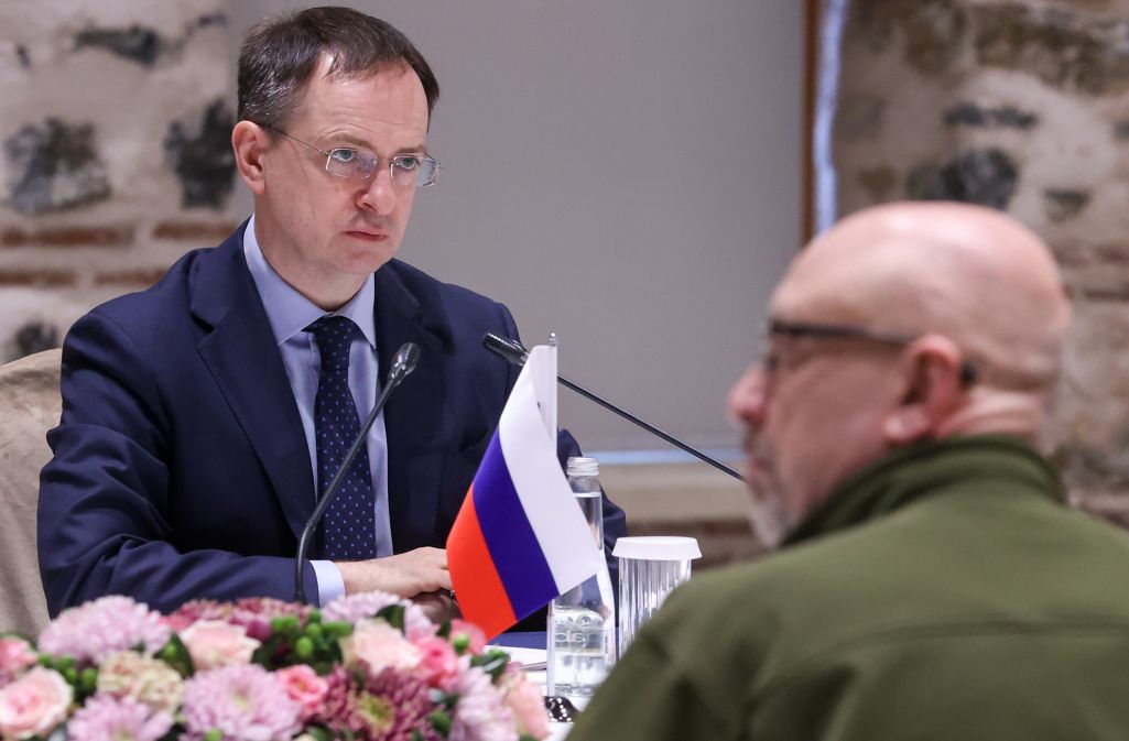 Памочнік прэзідэнта Расеі Уладзімір Мядзінскі прымае ўдзел у расейска-ўкраінскіх перамовах у палацы Долмабахчэ. Стамбул, Турцыя. 29 сакавіка 2022 года. (Фота: Sergei Karpukhin / TASS / Forum)